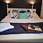 Lynbar Hotel