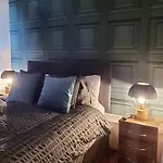 Lynbar Hotel