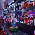 100 Pipers Hotel
