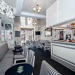 La Tour Hotel