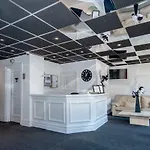 La Tour Hotel