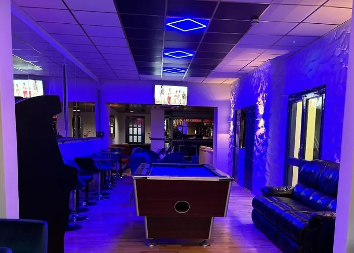 100 Pipers Hotel