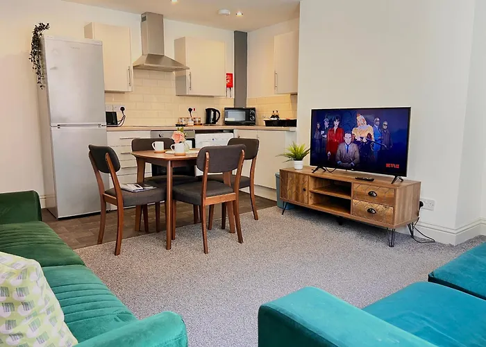 Spacious One Bedroom Apartment Next To Winter Gardens With Free On-Site Parking, Blackpool