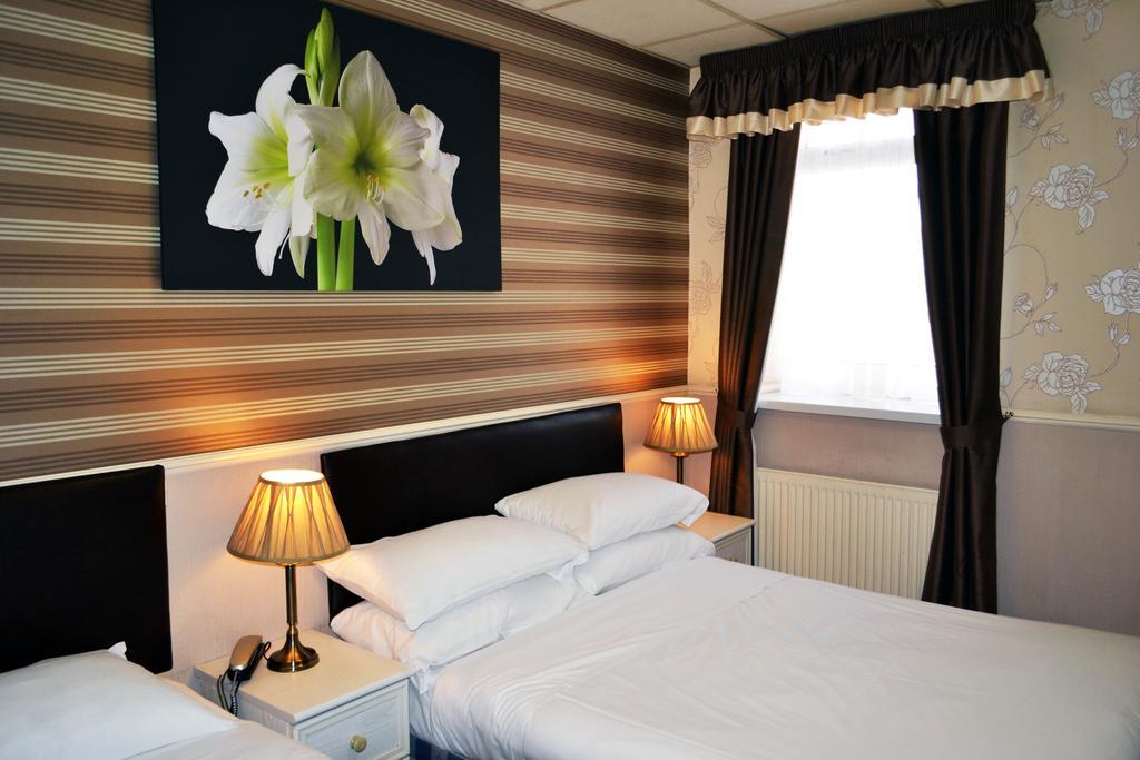 Lyndene Hotel 3*