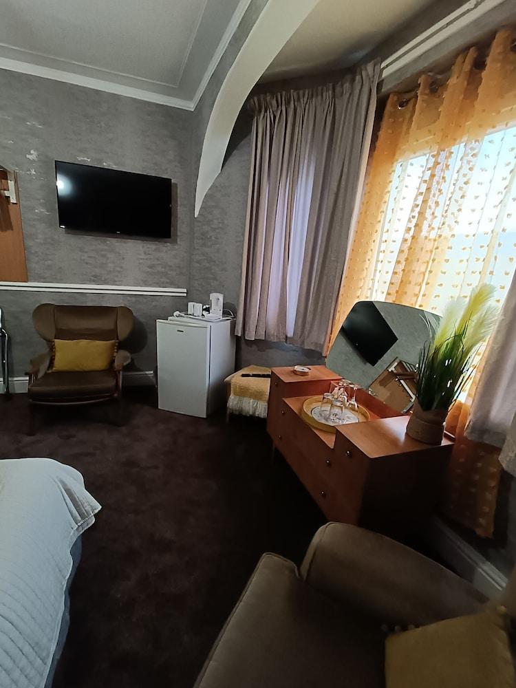 The Golden Sands Guest house 4*