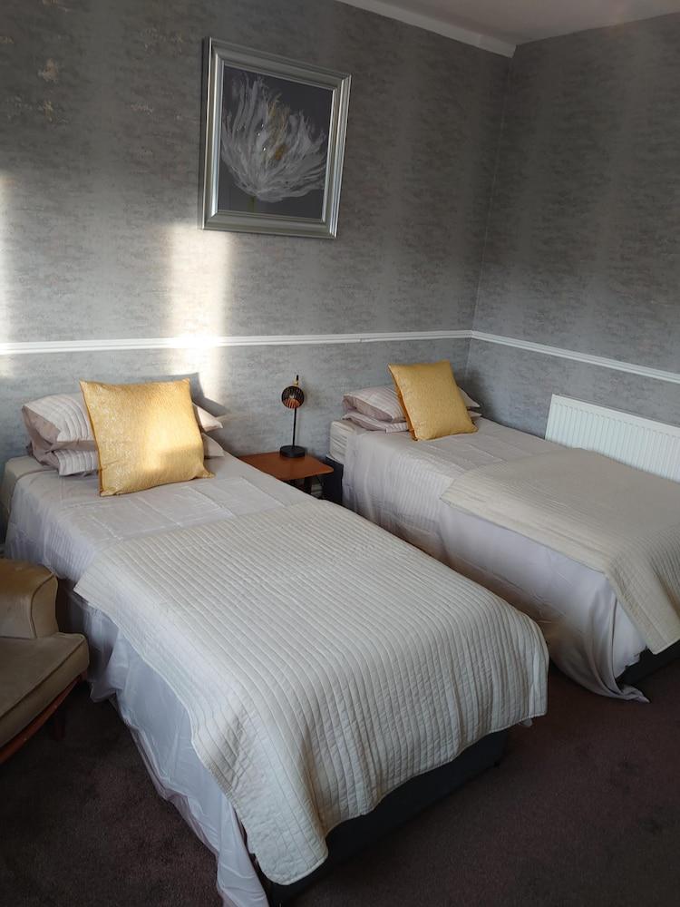 The Golden Sands 4*