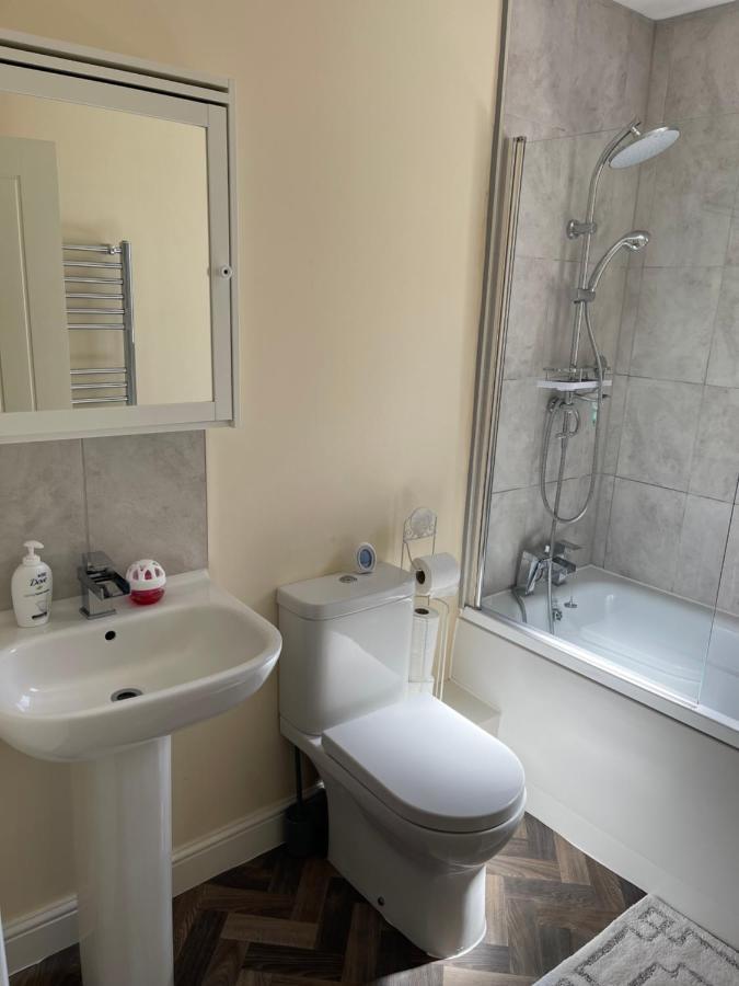 Cheerful 3 Bedroom Town House With Hot Tub Holiday home Blackpool