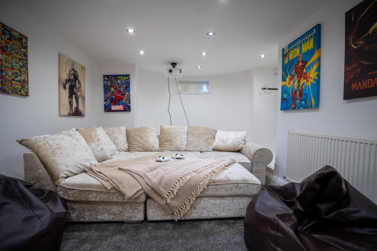 Cavendish Cat And Gaming House