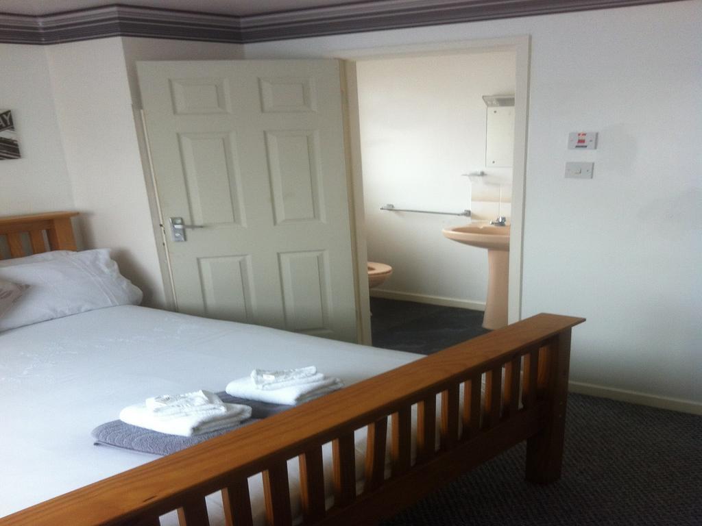 Deneside 3*