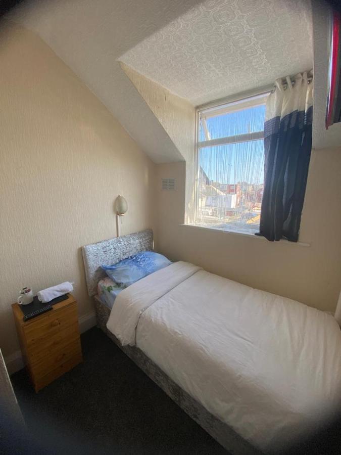 Crosby 3* Blackpool