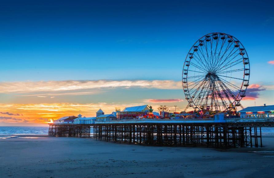 100 Pipers Bed & Breakfast Blackpool