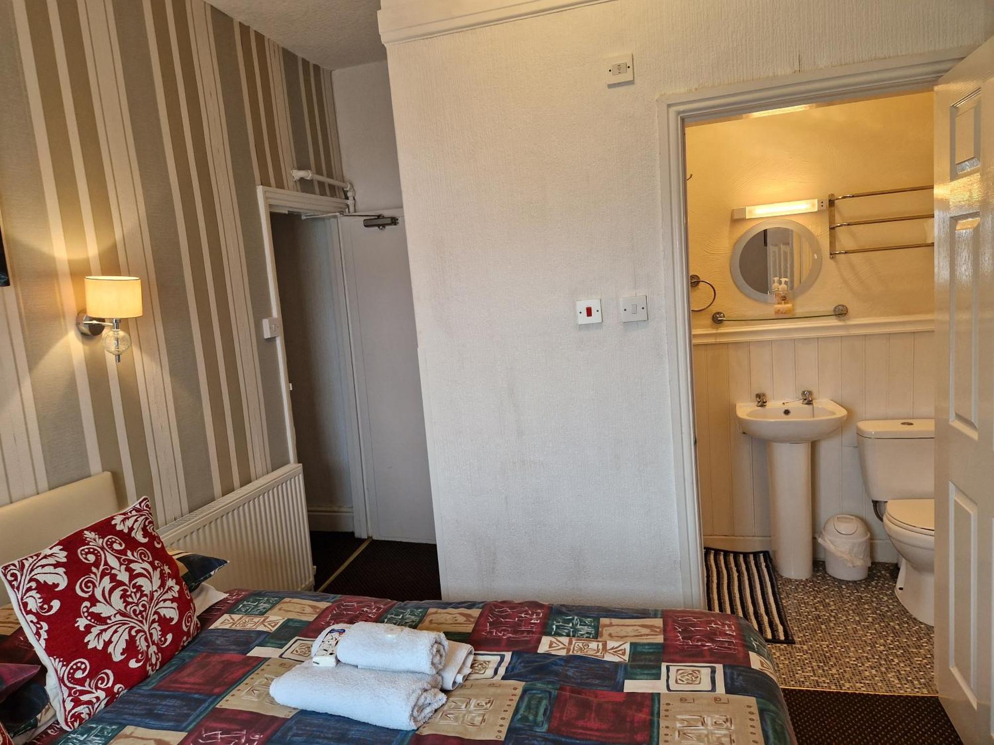 Stafford House 3*