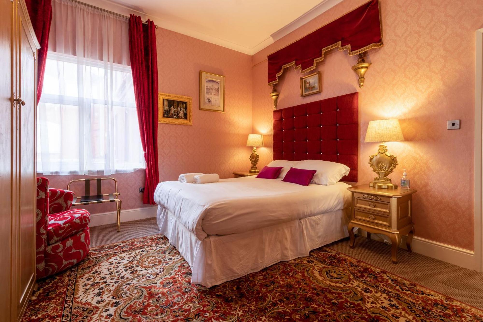 Rouge Hotel