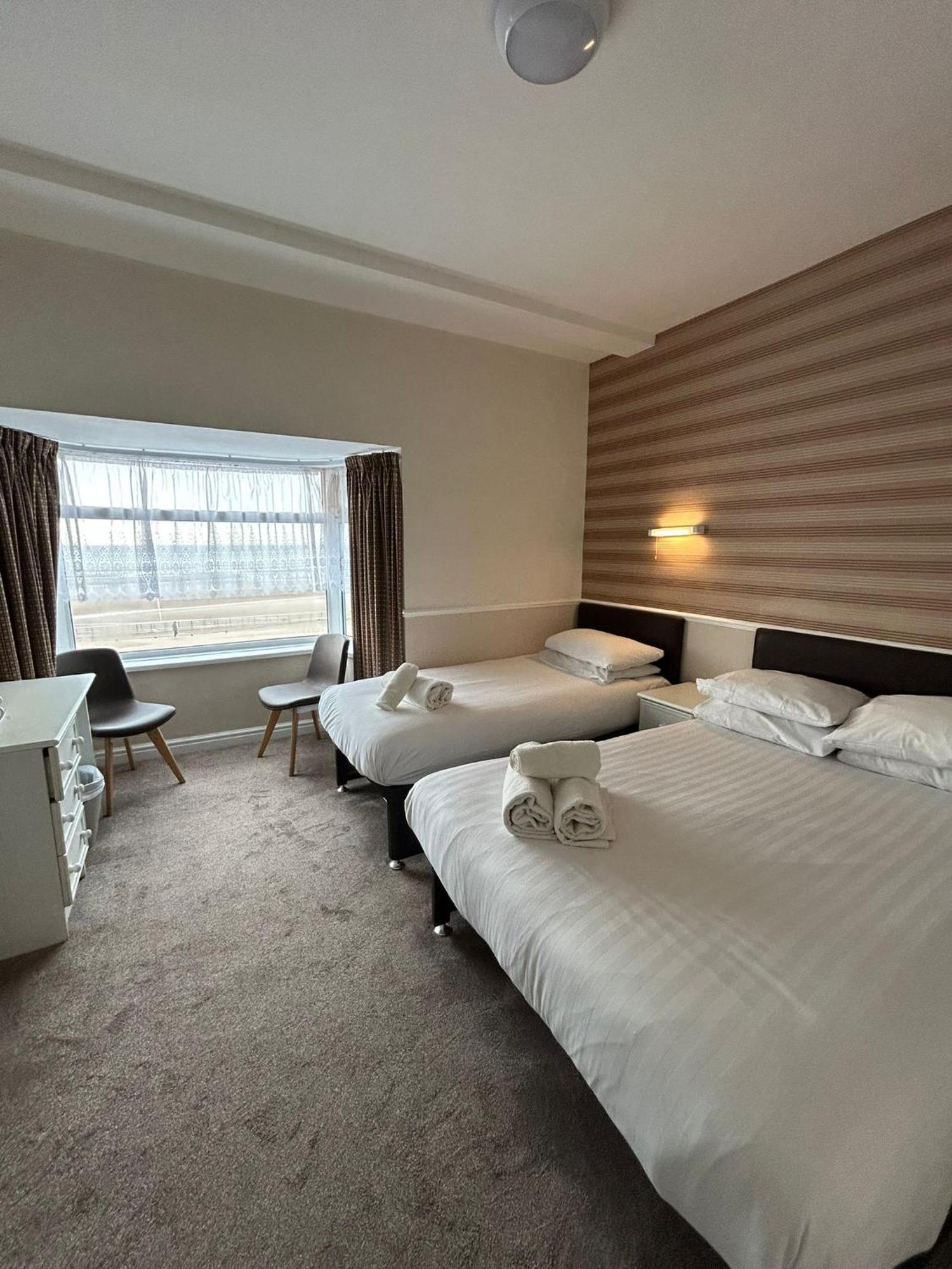 Lyndene 3*