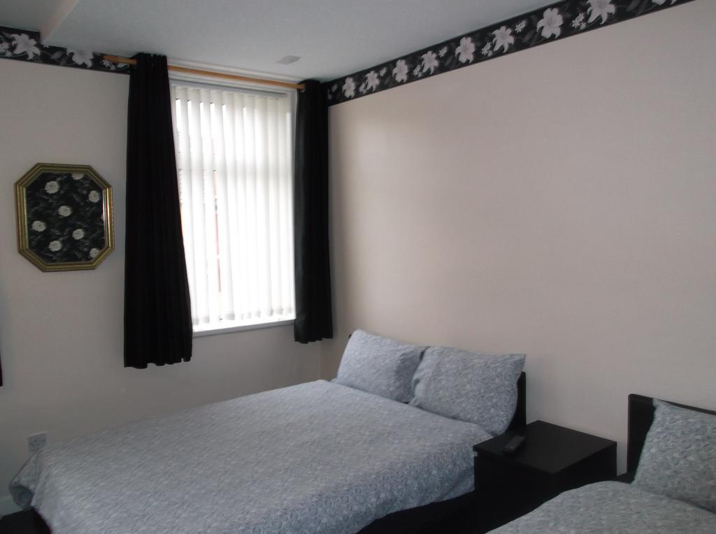 Derwent Bed & Breakfast Blackpool
