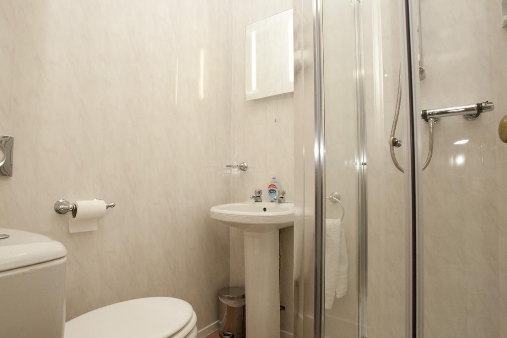 Valentine Over 21 Adult Couples Only Guest house Blackpool