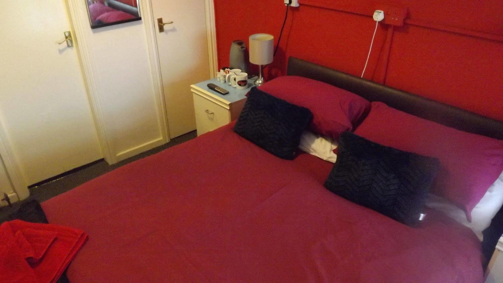 Friends Hotel Bed & Breakfast 4*