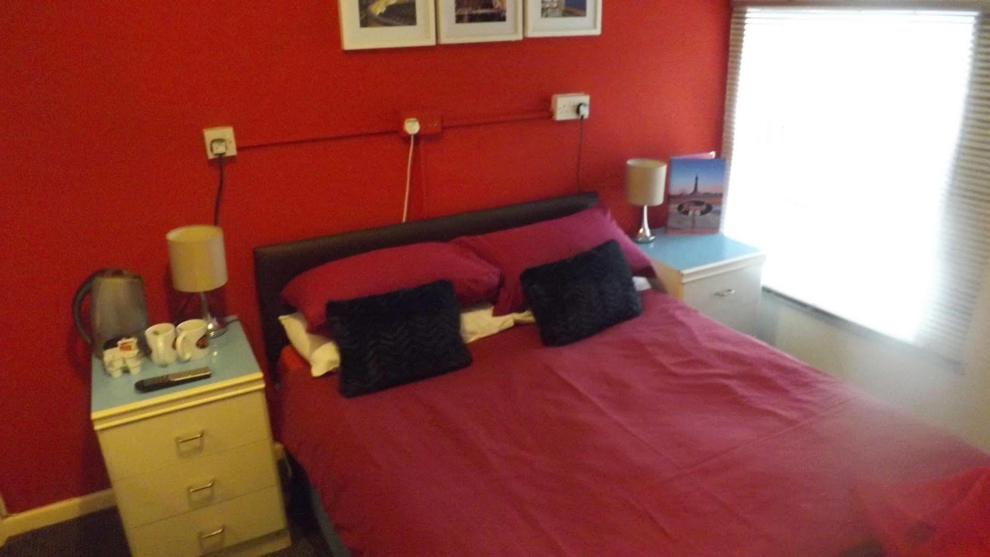 Bed & Breakfast Friends Hotel 4*
