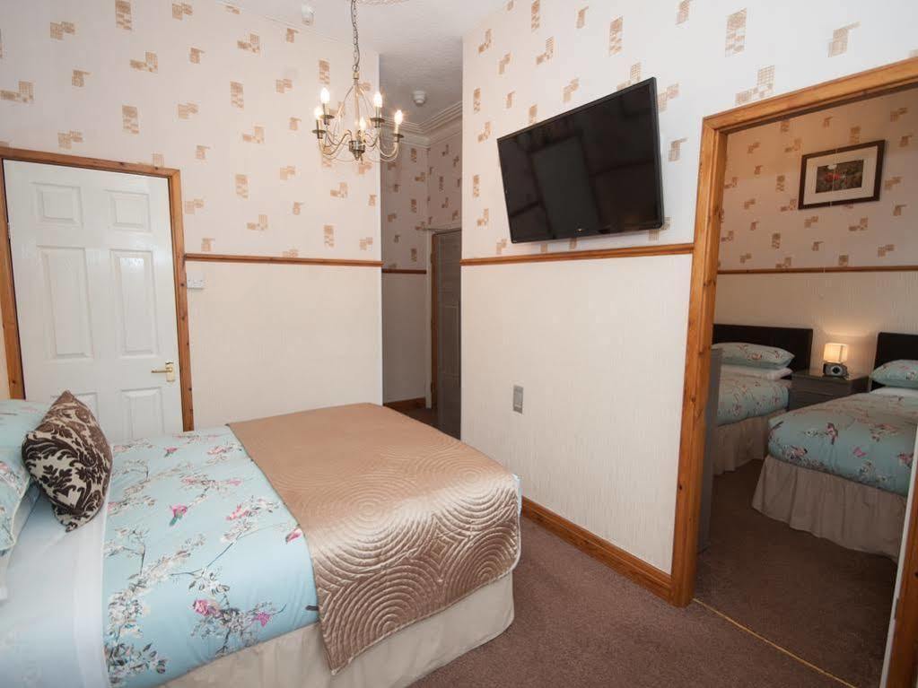 Valentine Over 21 Adult Couples Only Guest house Blackpool