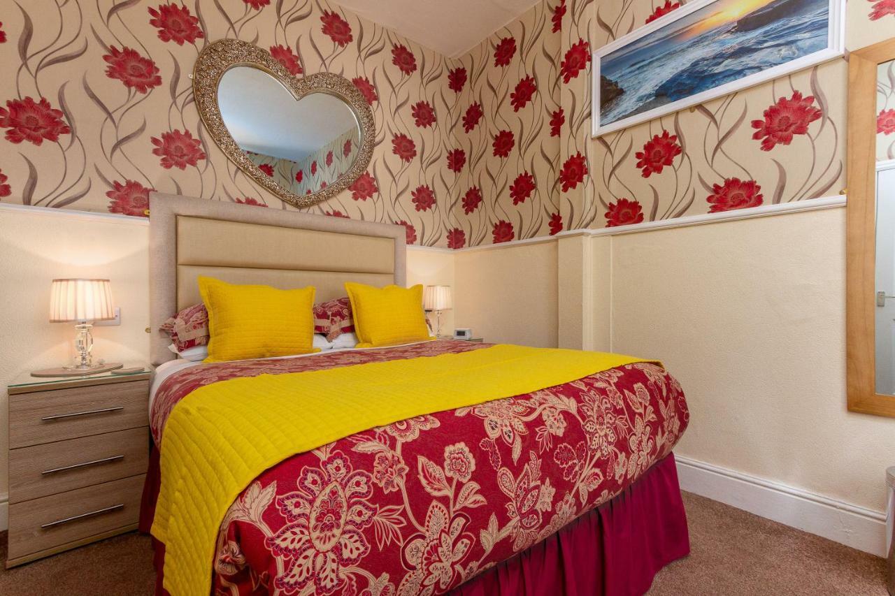 Valentine Over 21 Adult Couples Only Guest house 4*