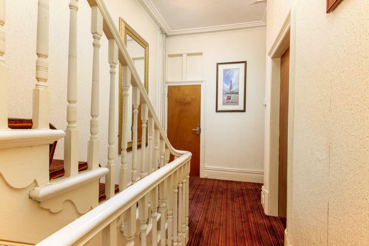 Valentine Over 21 Adult Couples Only Guest house Blackpool