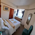 Lily Hotel