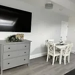 Granada Apartments Holmfield Rd