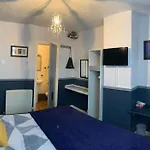 Hornby Villa- 4Star B&B-Couples & Families Only