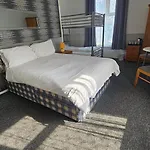 Bowies Lodge