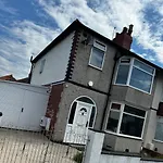 Melville House - Pet Friendly