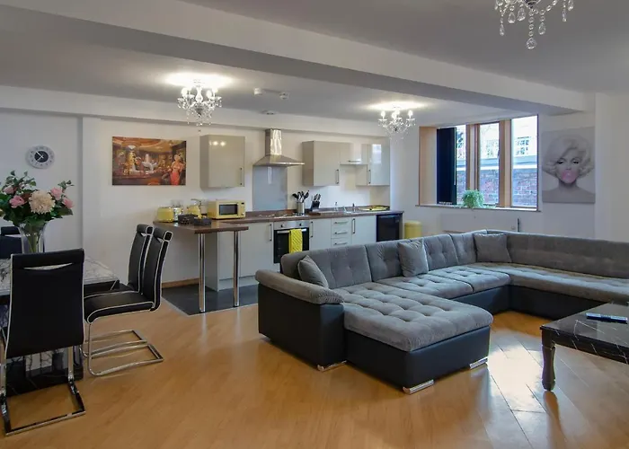 Super Spacious Church Conversion Close To Tower