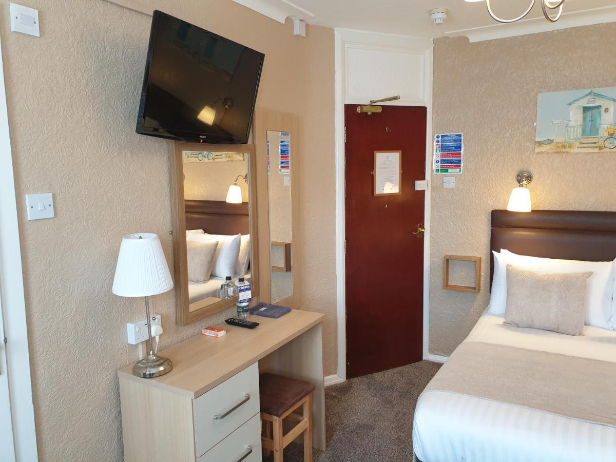 Corona Blackpool Hotel 4*