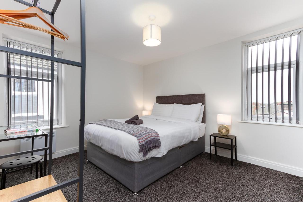 Kings Court Modern Aparthotel, Town Centre - Collection Blackpool