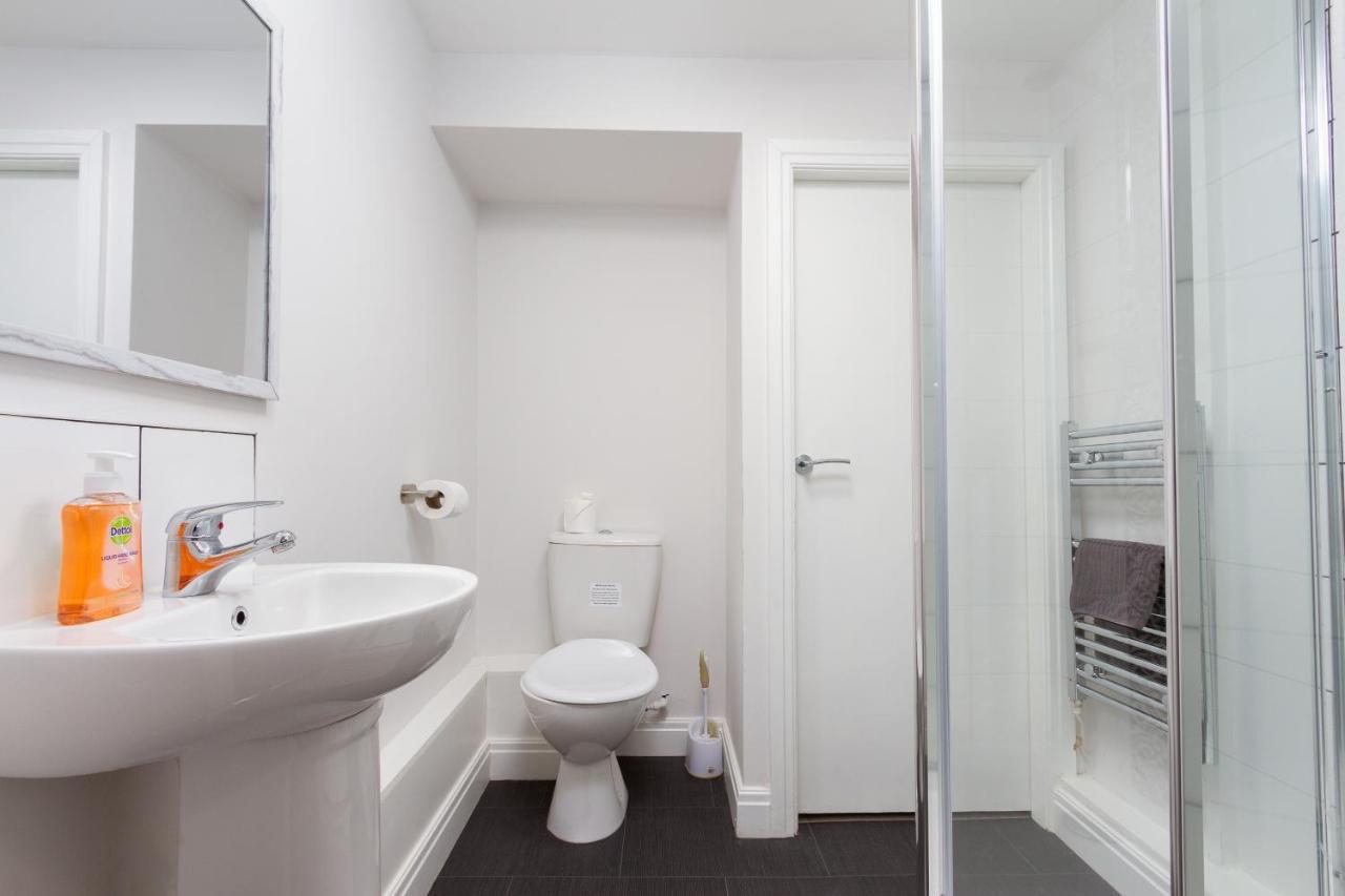 Apartment Kings Court Modern Aparthotel, Town Centre - Collection