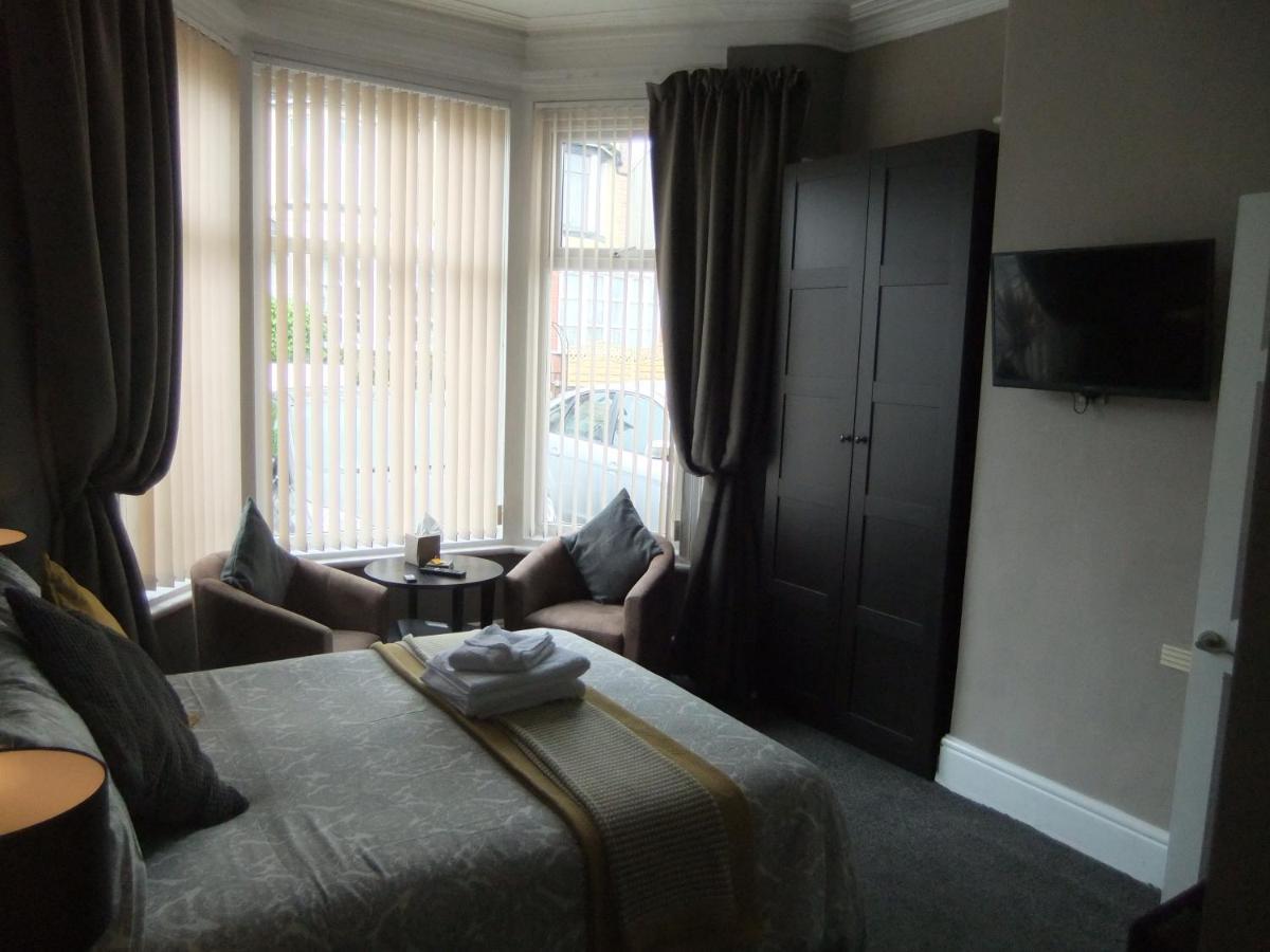 Dewsbury House Apartment *