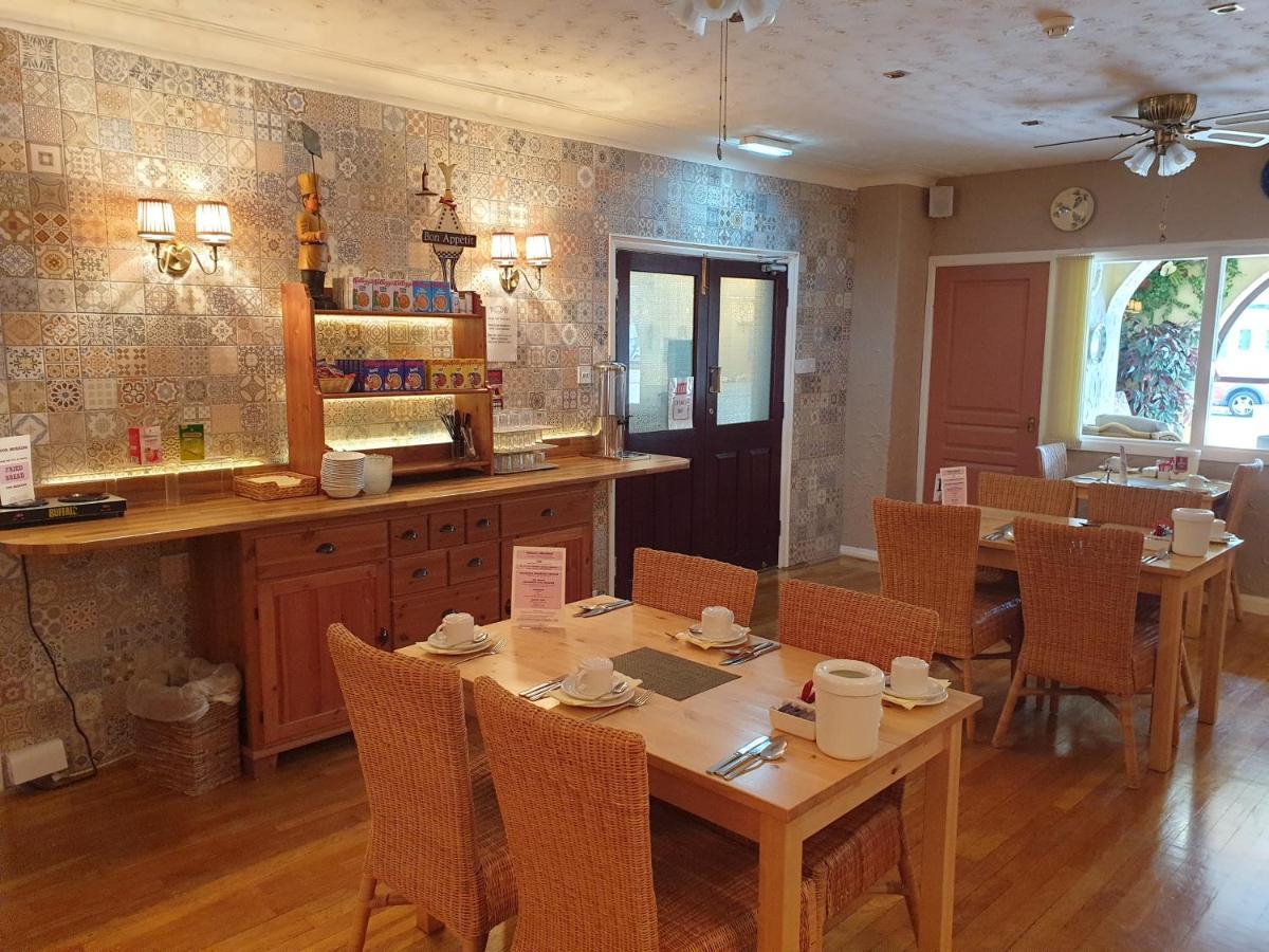 Corona Blackpool Hotel 4*
