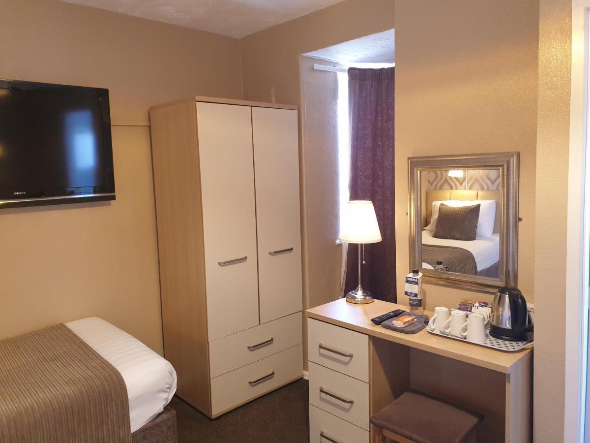 Corona Blackpool Hotel 4*
