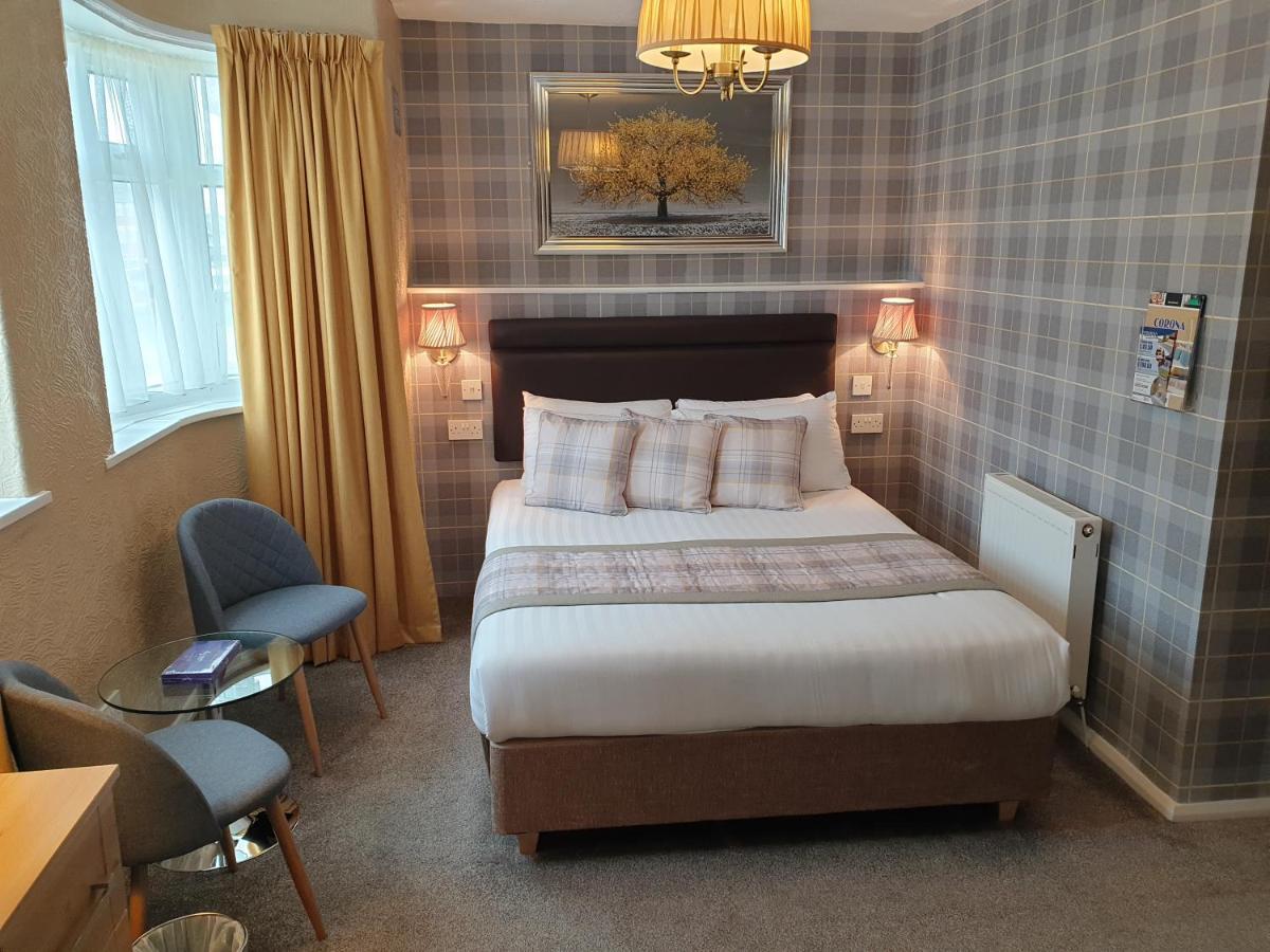 Corona Blackpool Hotel 4*