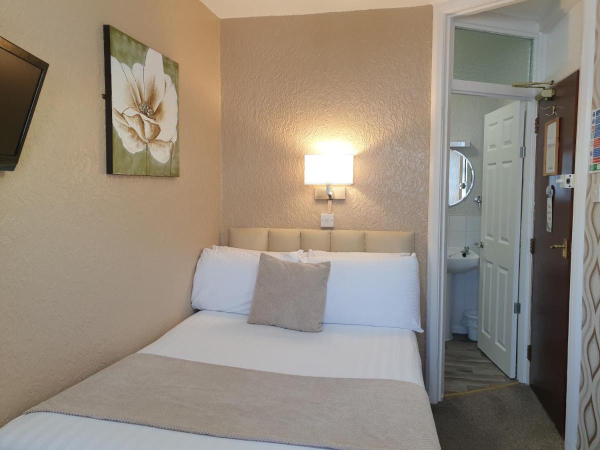 Corona Blackpool Hotel 4*
