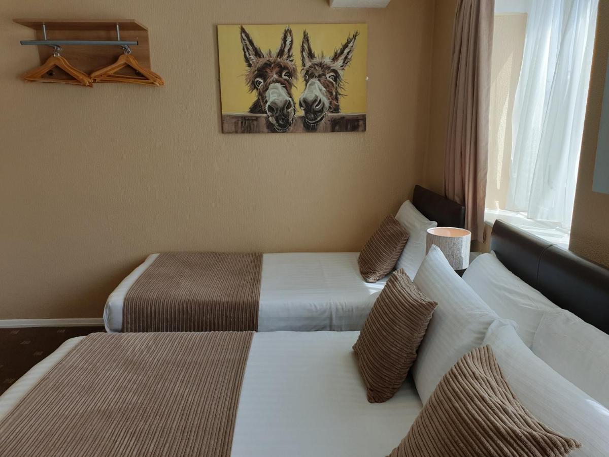 Corona Blackpool Hotel 4*