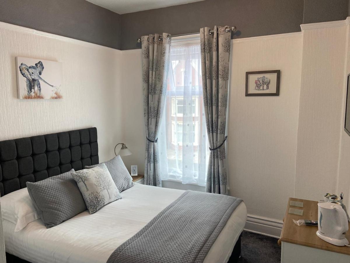 The Beechcliffe - Over 35's Only Guest house