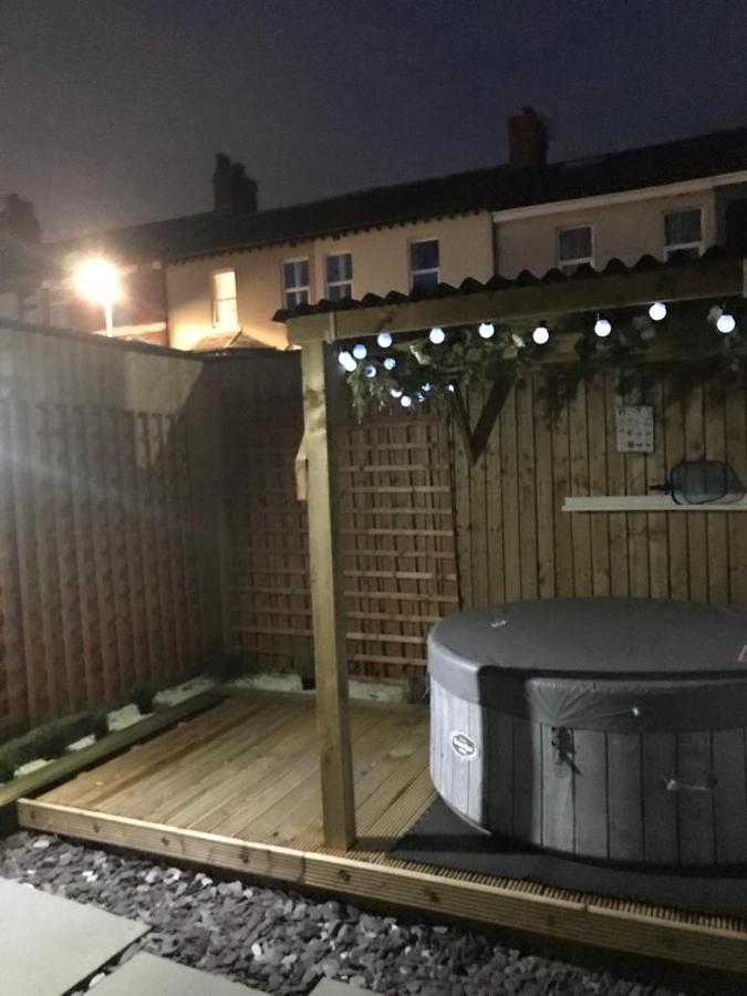 My Perfect Place & -some With Hot Tub- Free Parking Apartment Blackpool