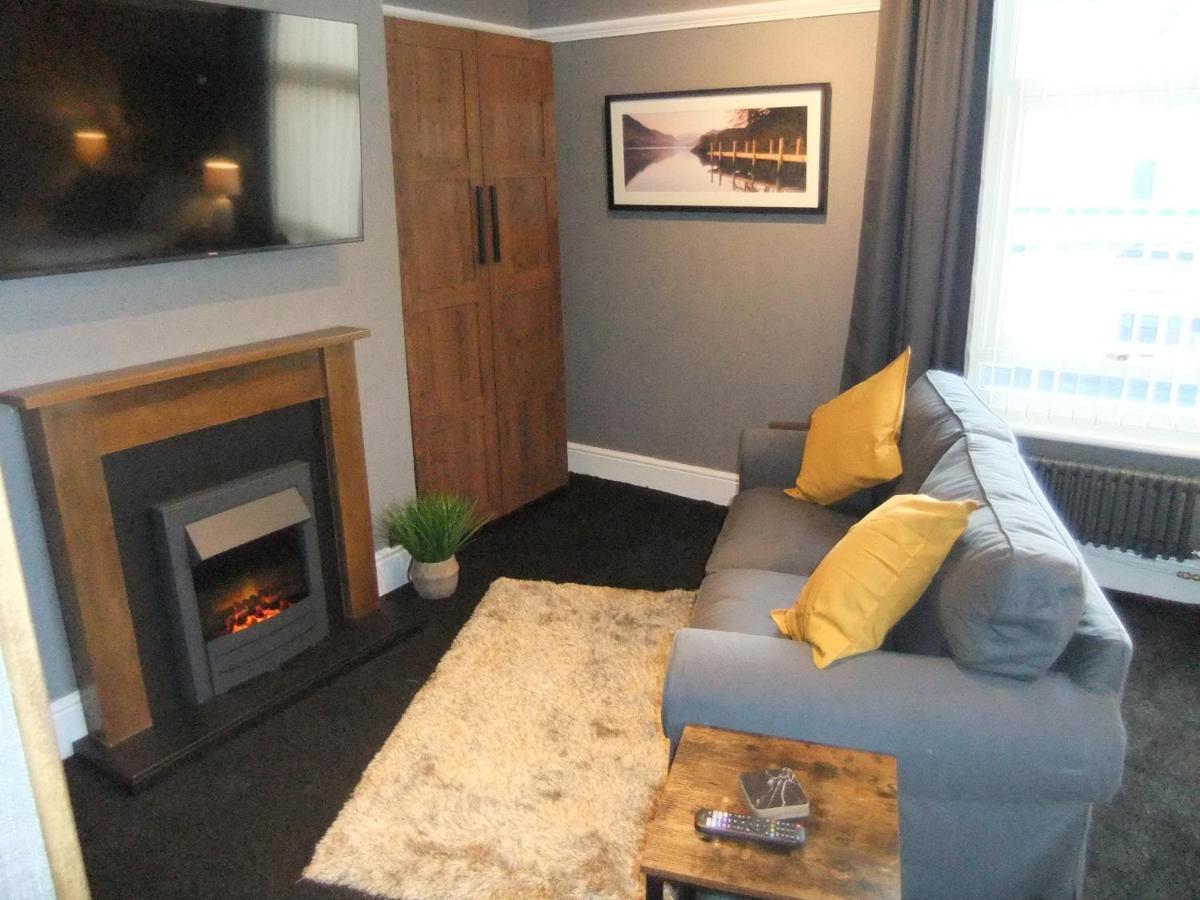 Dewsbury House Apartment *