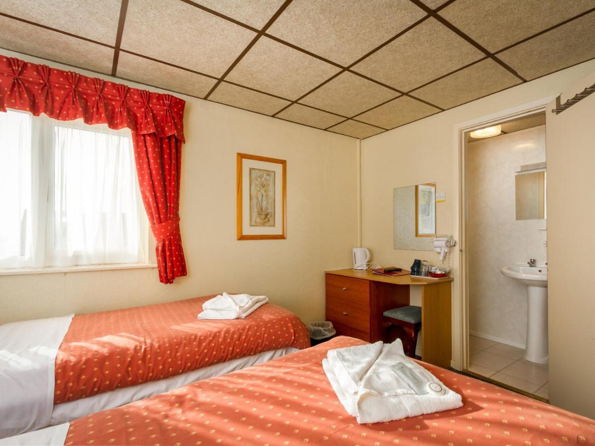 Oak Lea Hotel 3*