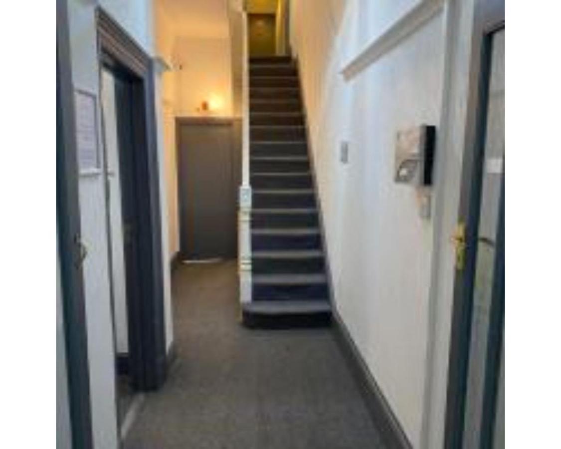 Bank Street 3*