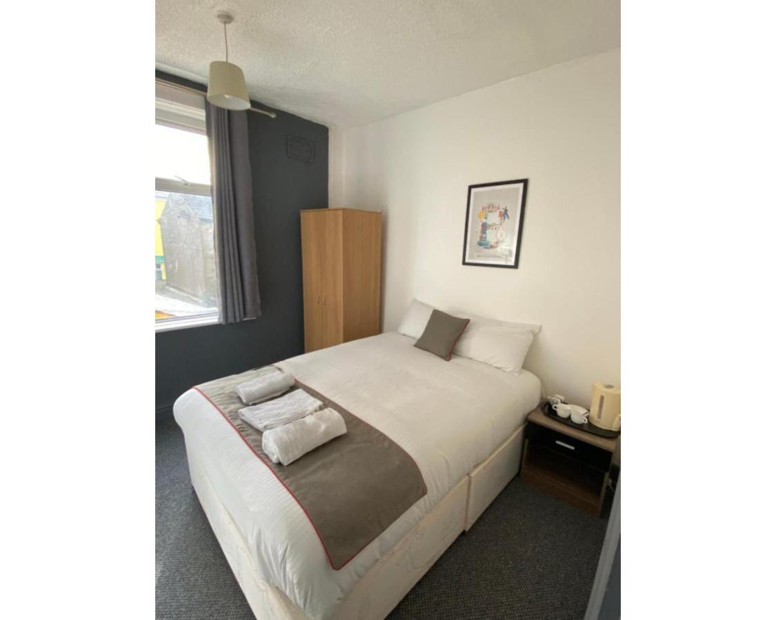 Bank Street 3*