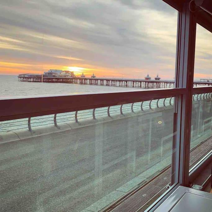 Winter Gardens North Pier 2 Bed * Blackpool