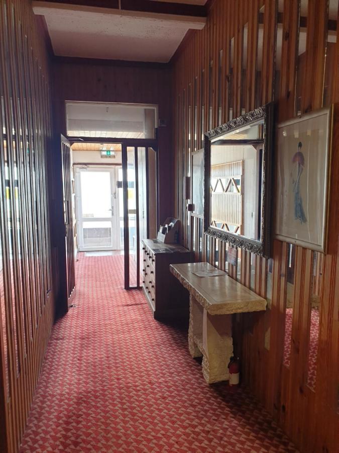 Lancaster Apartment *