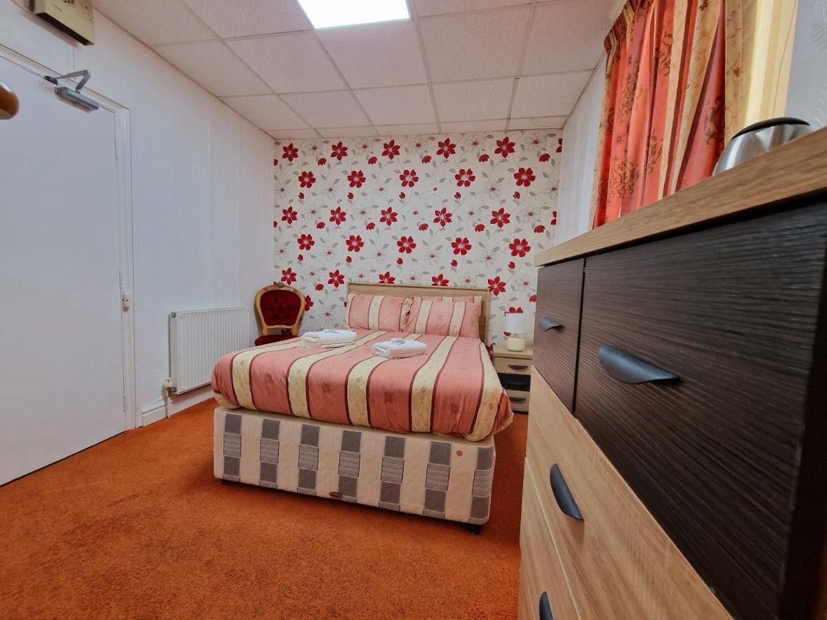 The Albany 3*
