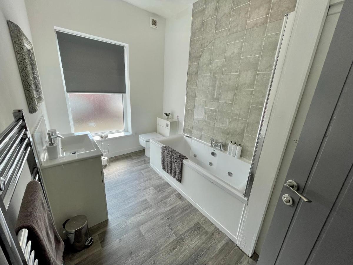 Reads Luxury Jacuzzi Blackpool
